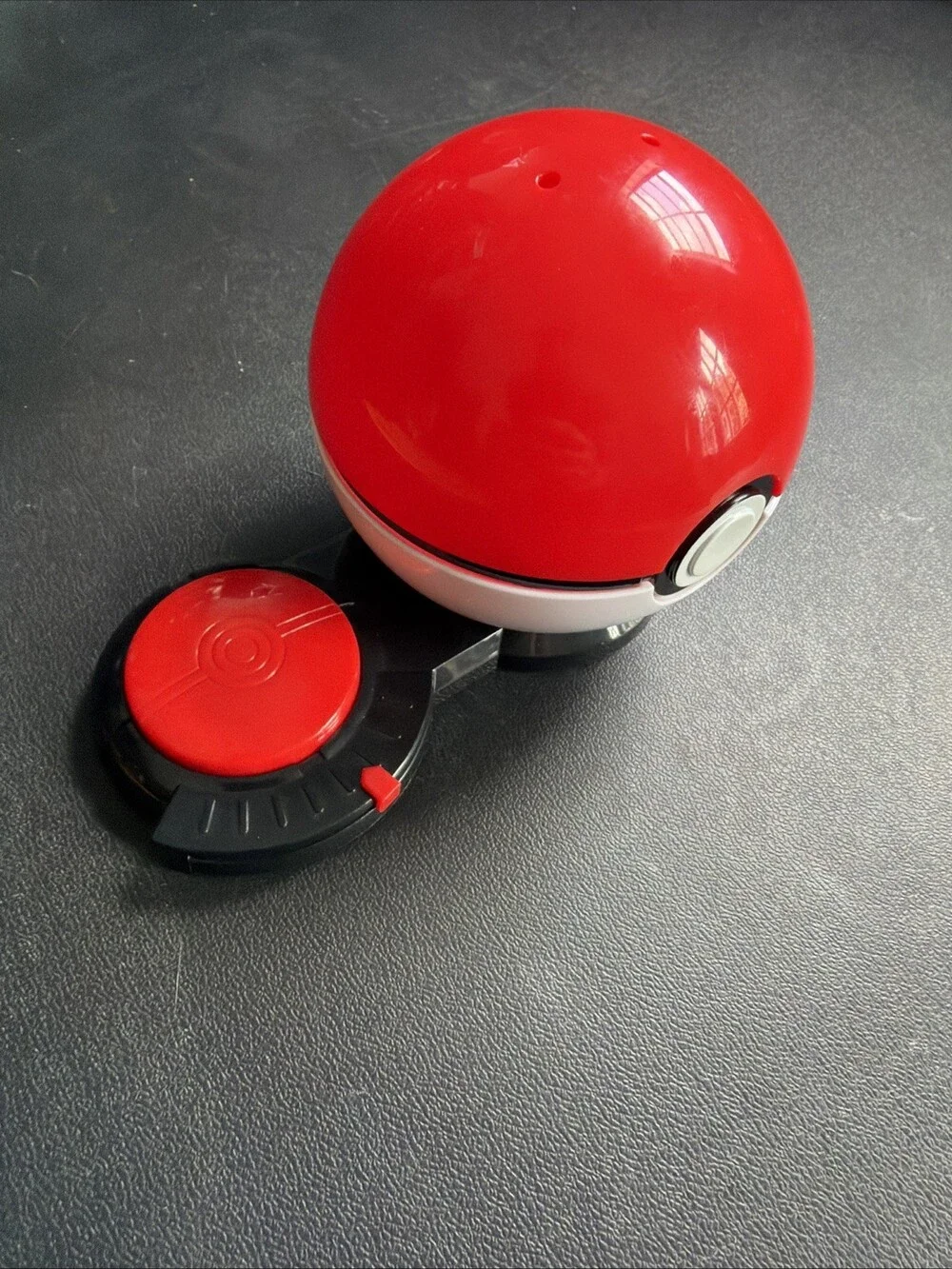 Jazwares Pokémon Surprise Attack Poké Ball 2021 Toy – Opens & Works – Pre-Owned
